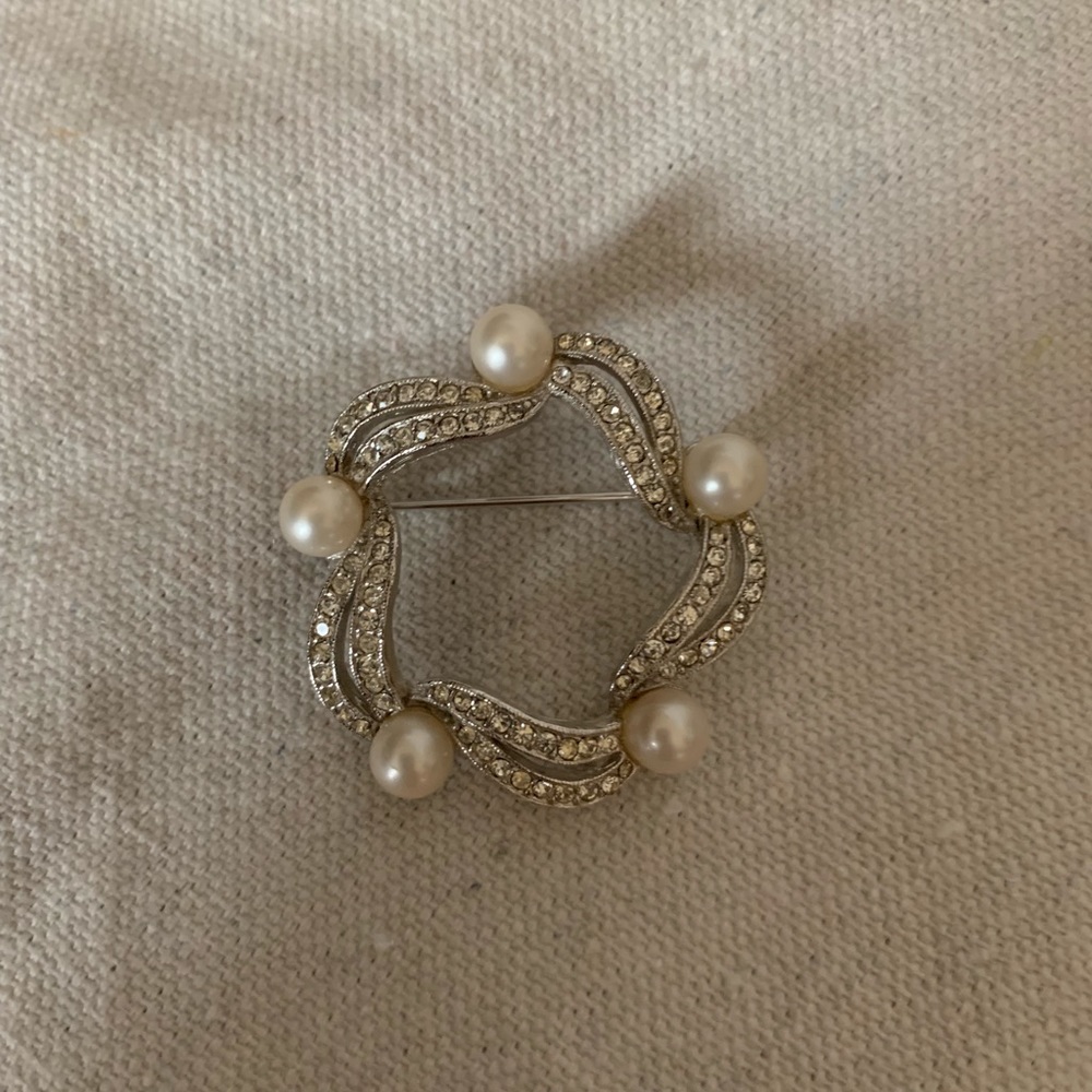 Vintage Pearl and Rhinestone Brooch